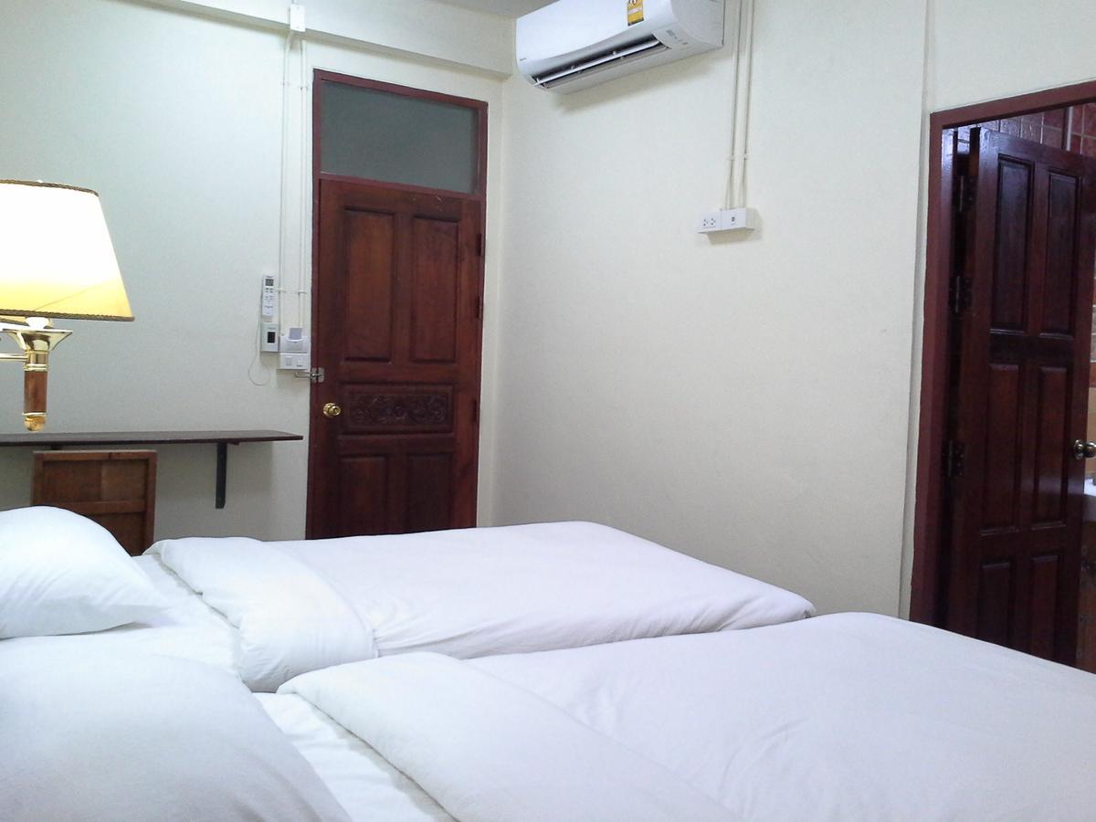 Bc Guesthouse Banglamphu Банкок Екстериор снимка
